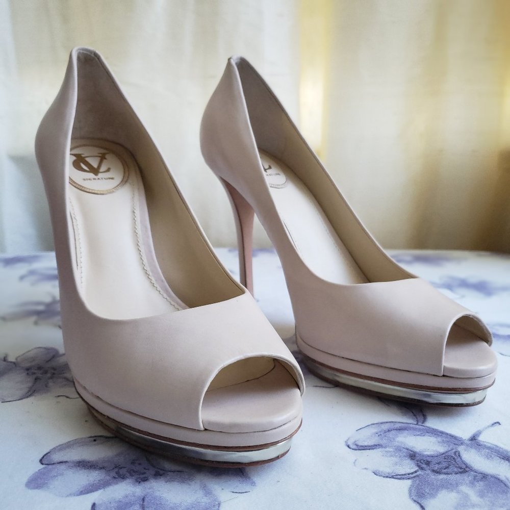 VC signature Vero Cuoio Vi-Amour Nude Peep-toe Leather Heels size 8M